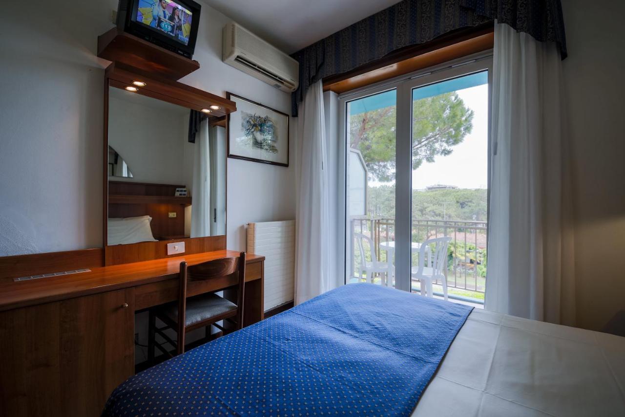 Hotel Vina De Mar Lignano Sabbiadoro Extérieur photo